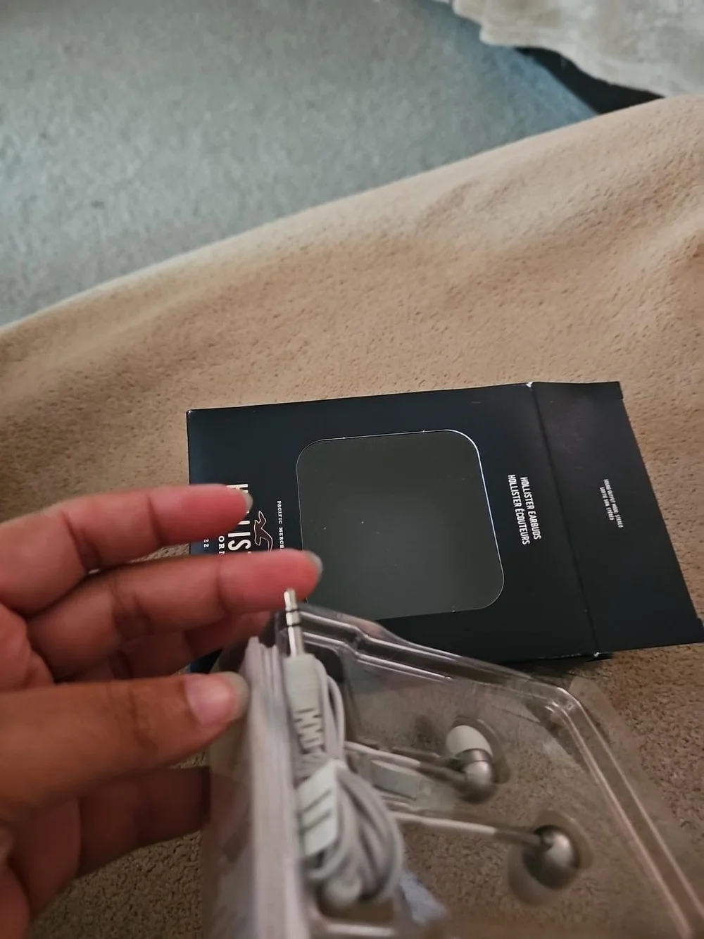 Hollister White Wired Earbuds with 3.5mm Plug